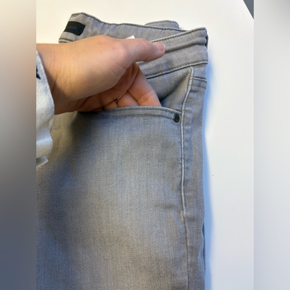 Uniqlo ultra stretch Gray Mid-rise Skinny denim Jeans women's size 25 - Picture 3 of 13